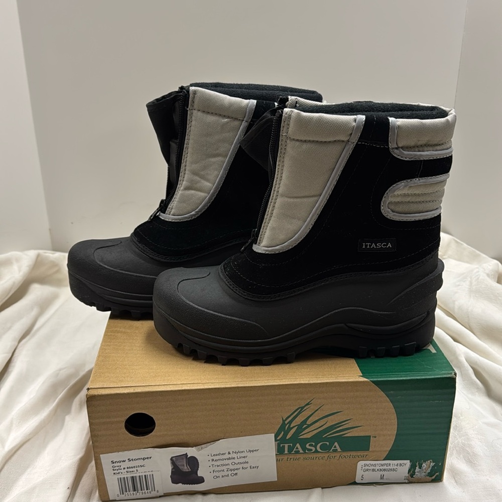 Itasca Boys Winter Snow Boots Size 5 Black Grey Worn One Time